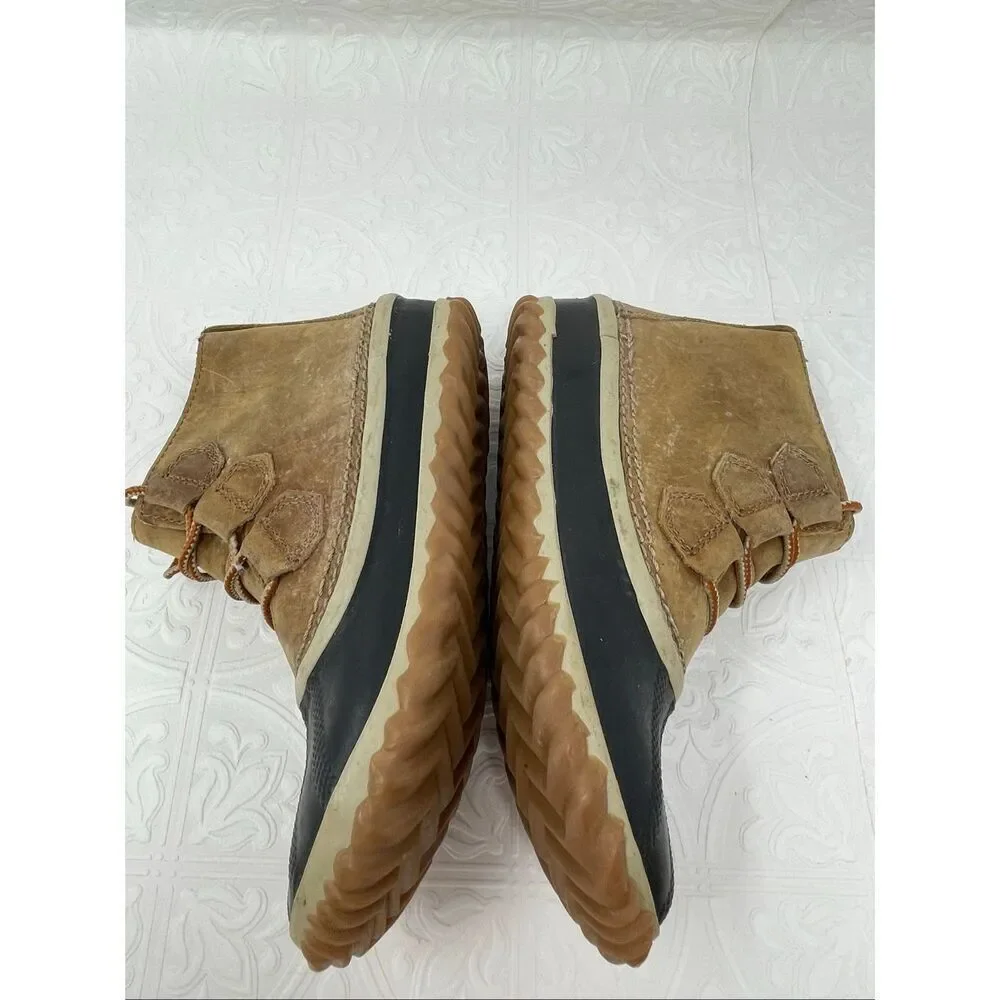 Sorel Out 'N About Waterproof Leather Duck Boots Sz 5.5